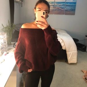 Baggy maroon sweater
